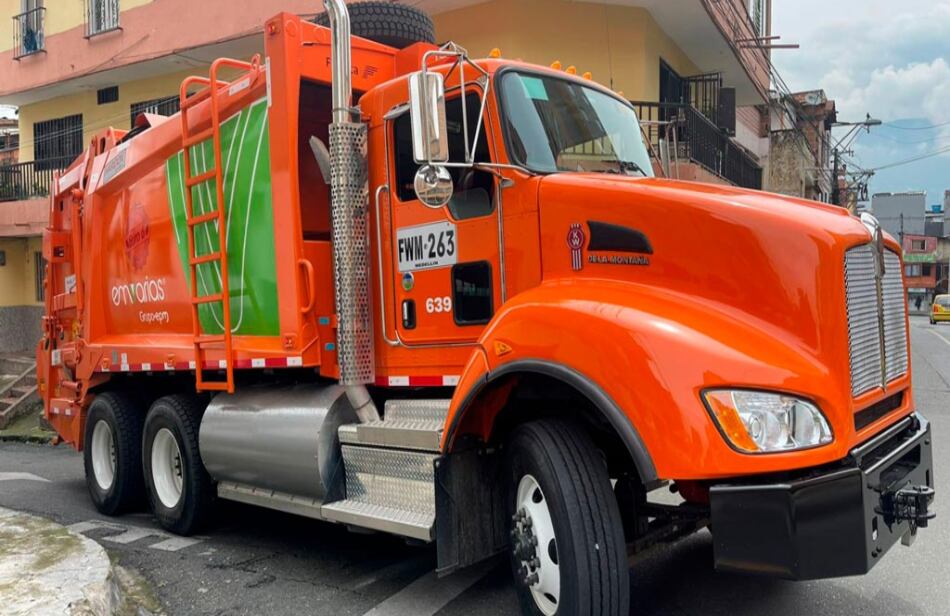 Carro de basura causó accidente en Medellín. La imagen no corresponde a los hechos narrados.