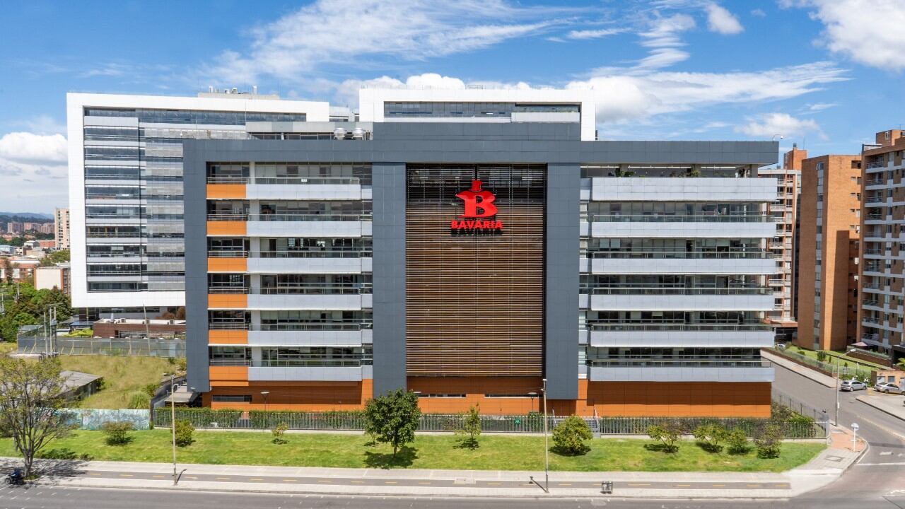 Edificio Bavaria ubicado en la calle 127, donde se coordinan las iniciativas de sostenibilidad e innovación empresarial.