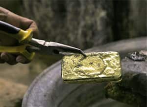 Este año ha sido el mejor para los negocios de compa-venta de oro en El Bagre, Antioquia. Ingeominas estima que al menos un tercio de la producción de oro proviene de actividades ilegales.