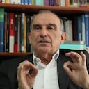 Los casi cinco años que pasó Humberto de la Calle en La Habana negociando con las FARC toman cuerpo en su nuevo libron 'Revelaciones al final de una guerra'.