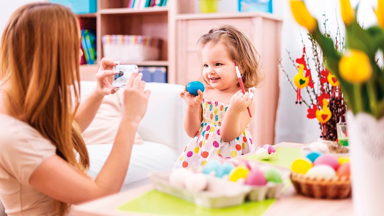 El sharenting es la práctica de compartir excesivamente información, fotos y videos.