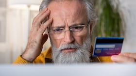 Los estafadores convencían a las víctimas de enviar dinero bajo pretextos falsos, como la necesidad de liberar oro en Ghana.