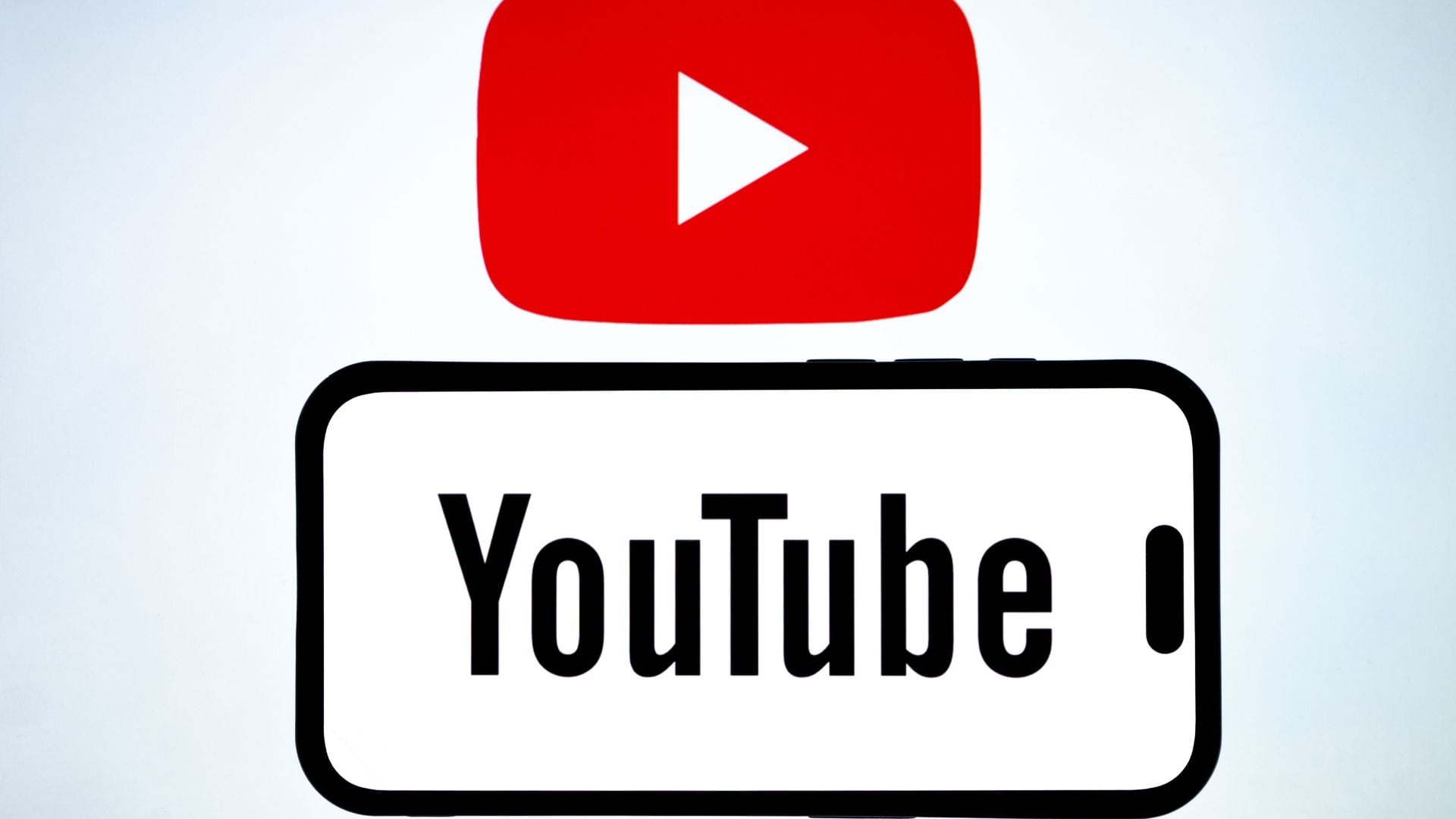 La función permite a los usuarios conversar y compartir videos directamente dentro de YouTube.