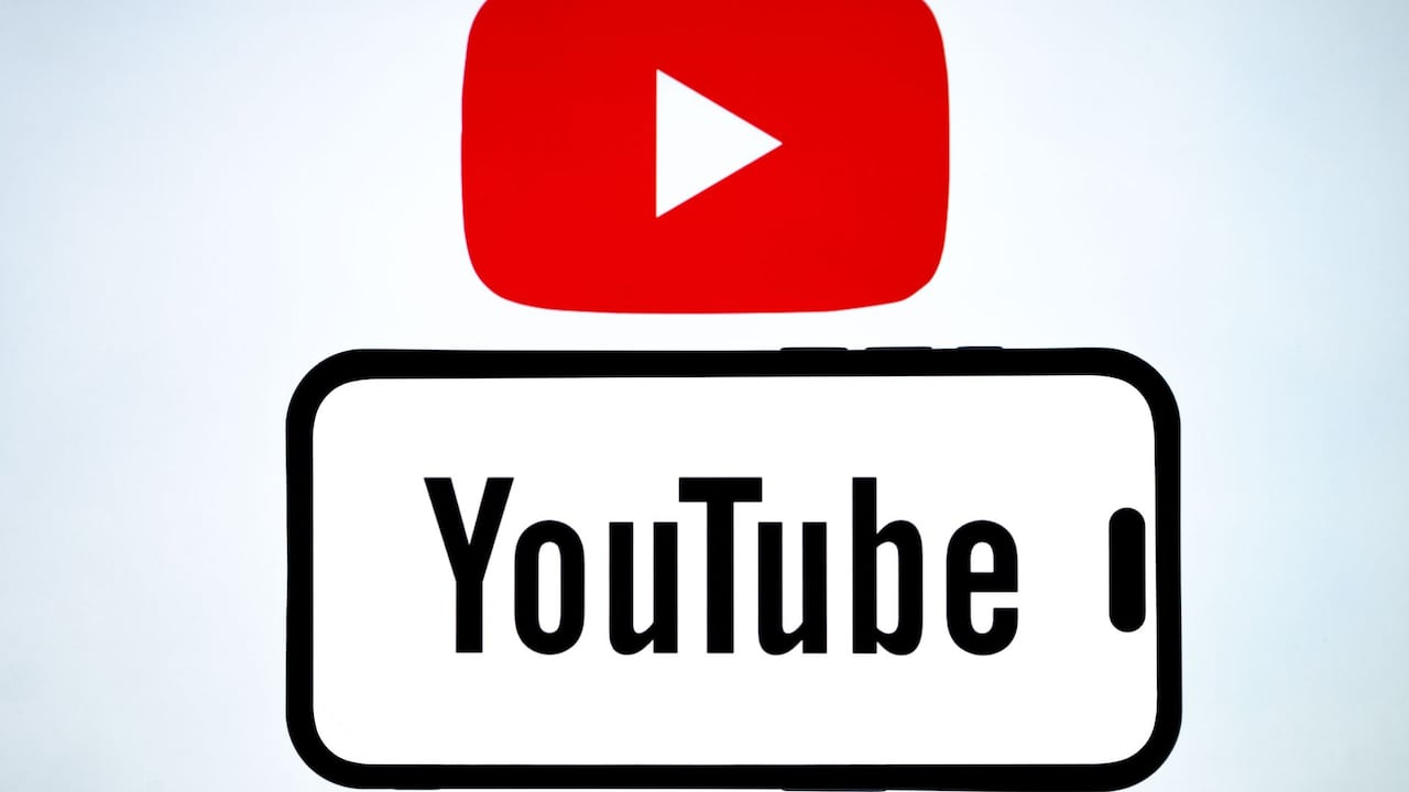 La función permite a los usuarios conversar y compartir videos directamente dentro de YouTube.