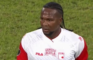 Hugo Rodallega salió al minuto 75, dejando su lugar para Nahuel Bustos.