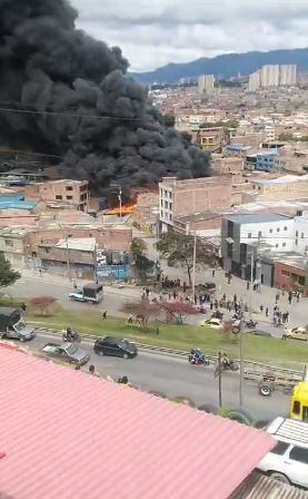 Voraz incendio muy cerca del hospital Meissen al sur de Bogotá