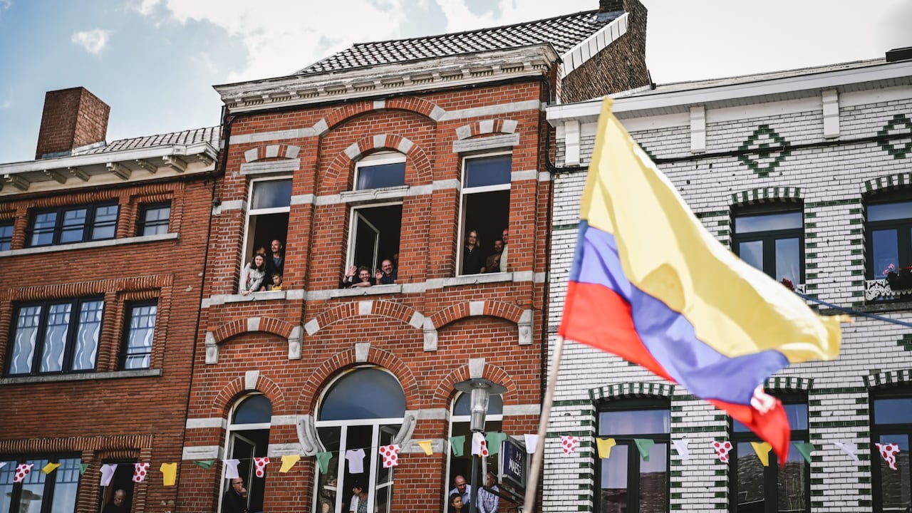 La bandera de Colombia hace presencia en el Tour de Francia 2022 - etapa 6