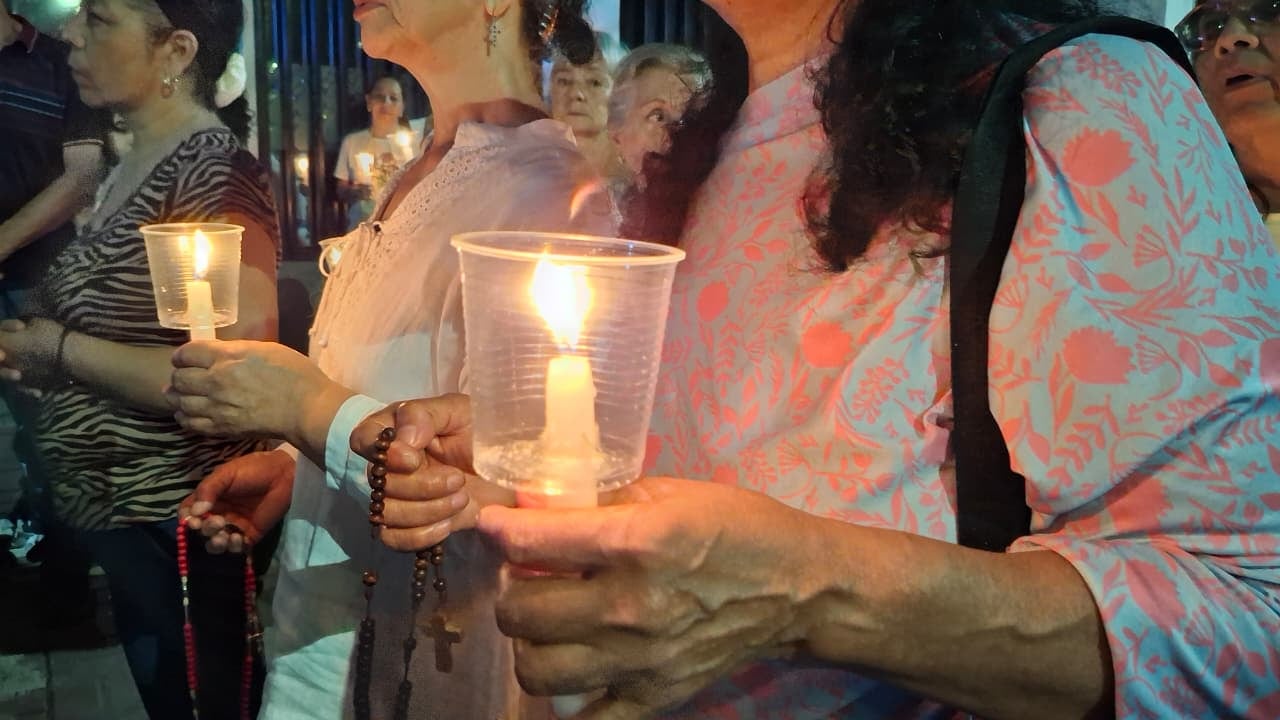 La oración para amansar a los enemigos, una plegaria popular entre los creyentes que buscan protección, paz y dominio sobre situaciones tensas.