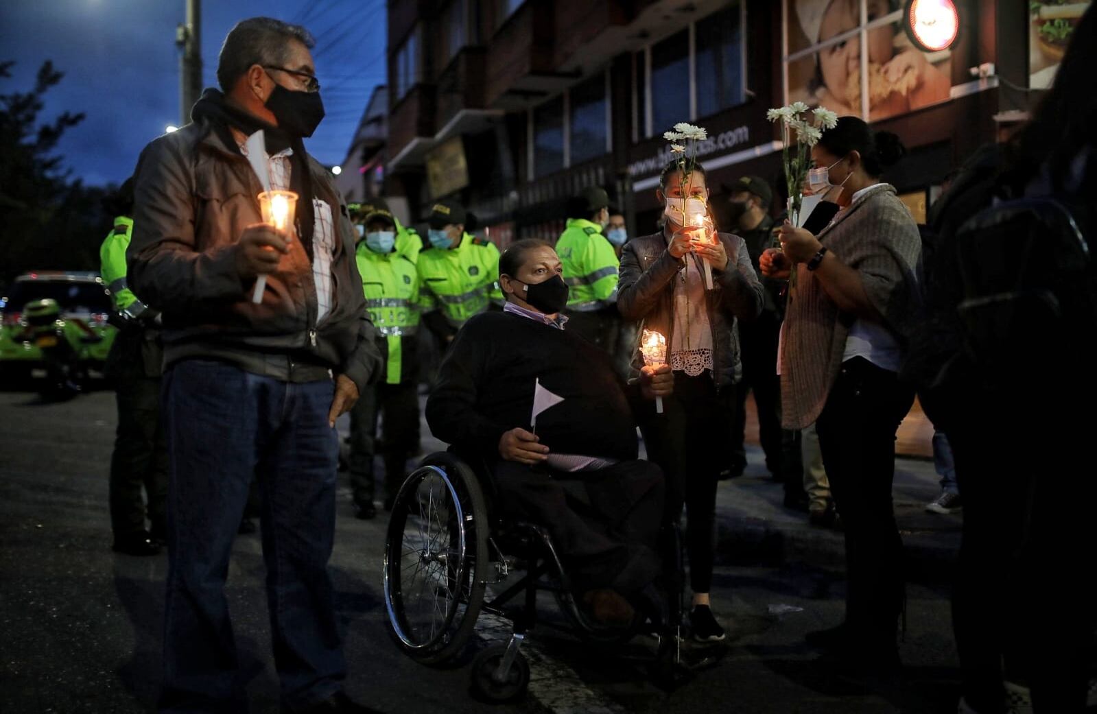 Homenaje velatón a Humberto Sabogal Policía asesinado en medio de un atraco en el sur de Bogotá