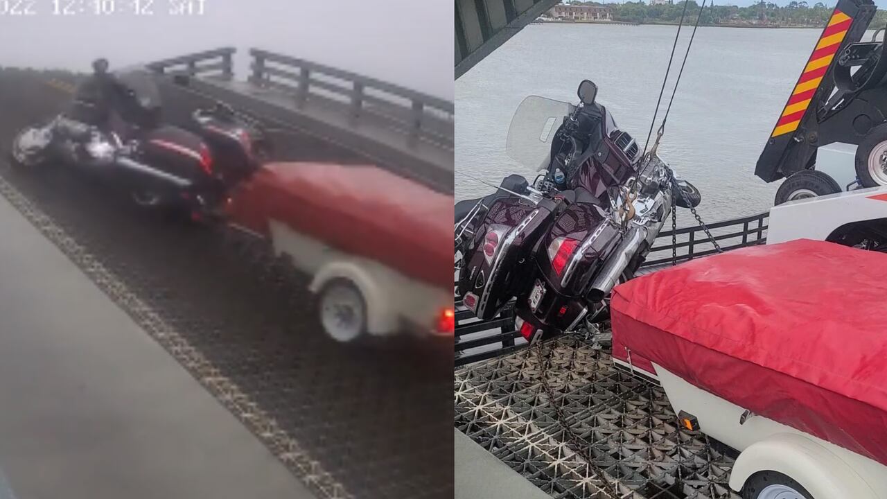 La moto de Mark Hagen quedó colgando del puente levadizo, aferrado al mismo gracias al remolque que transportaba.