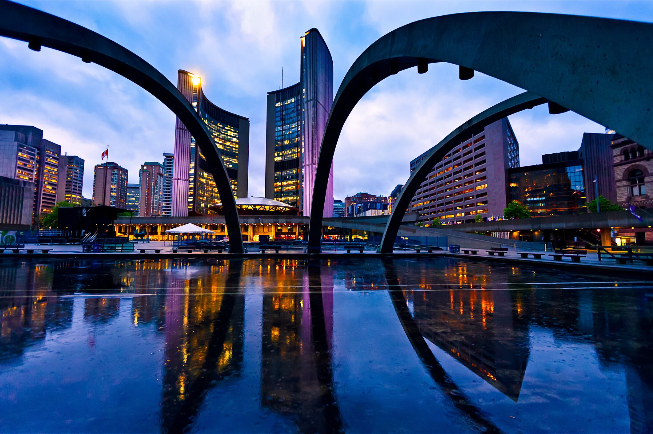 Nathan Phillips Square, corazón del centro de Toronto, Canadá