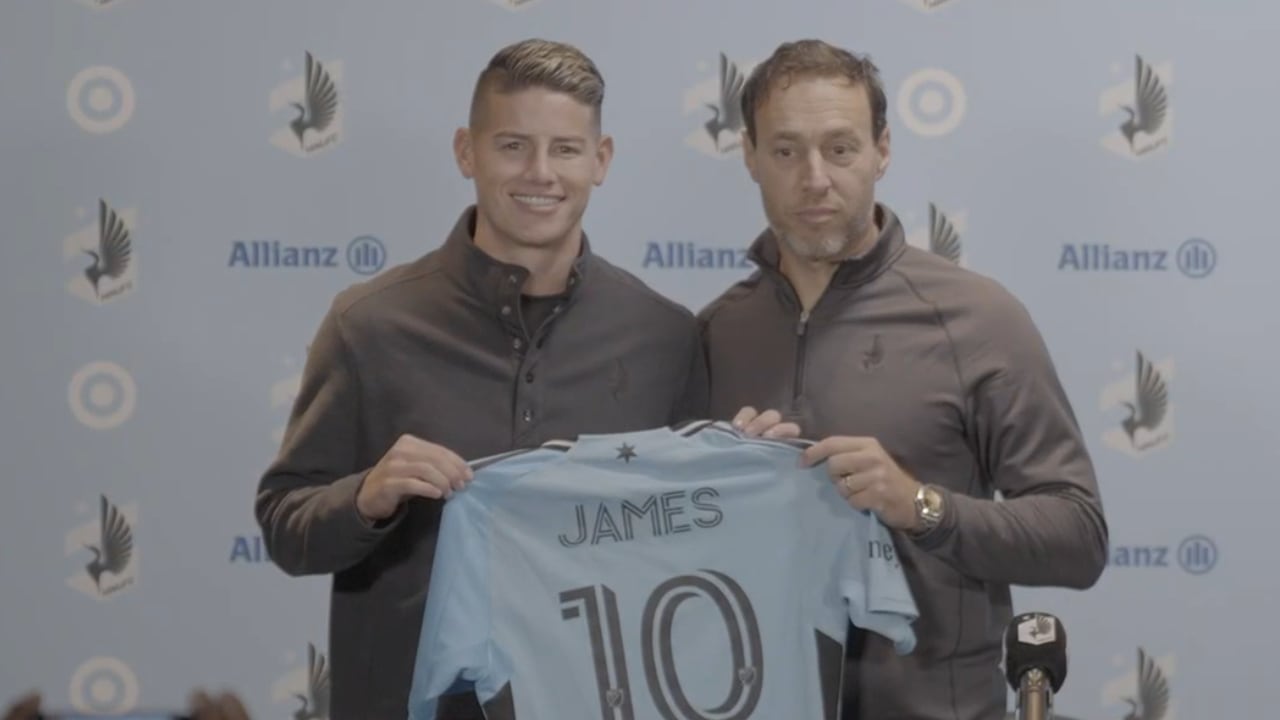 James Rodríguez junto al director deportivo de Minnesota United.