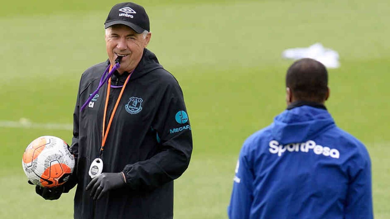 La Premier League se encuentra detenida desde marzo y se reanudará el 17 de junio, siguiendo un estricto protocolo sanitario y sin público en las gradas.