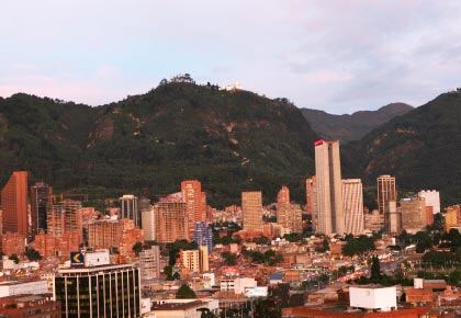 Por la memoria
Entre los edificios y las avenidas, se esconde la historia de los primeros días de la vida independiente