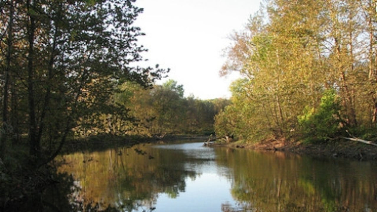 Río Cuyahoga en Cleveland, Estados Unidos.