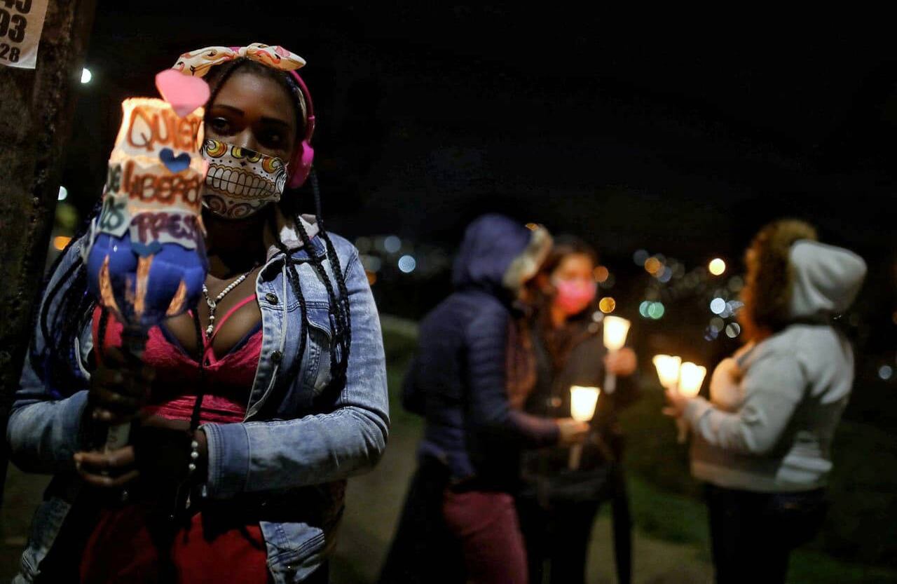Además de atención médica para sus seres queridos, varias personas pidieron más ayudas para evitar que población carcelaria termine gravemente afectada por la pandemia de coronavirus. Foto: Esteban Vega/SEMANA