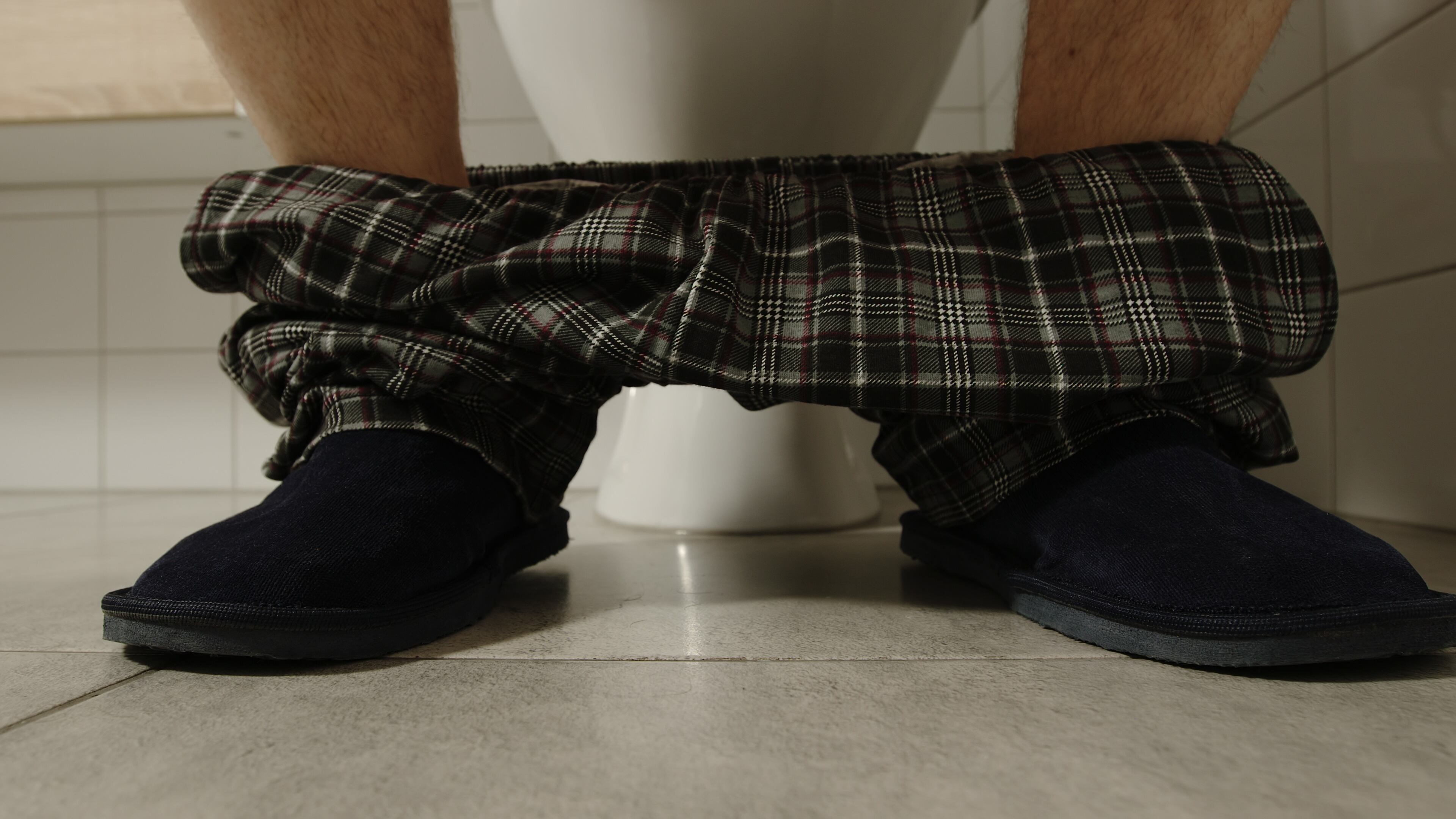 Según la edad, ¿cuántas veces es normal levantarse para ir al baño en la noche?