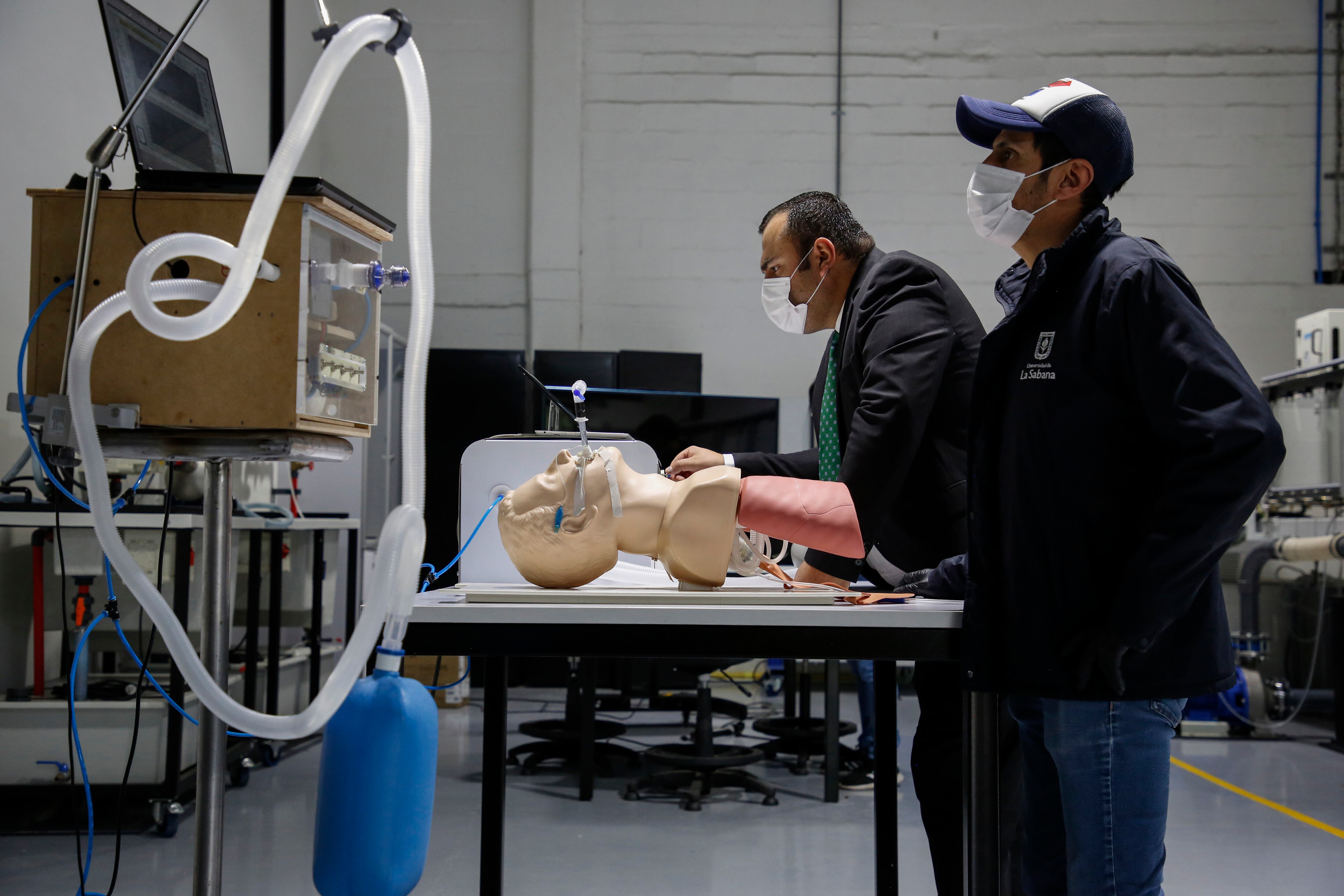 Ventiladores fabricados por La Universidad de la Sabana.