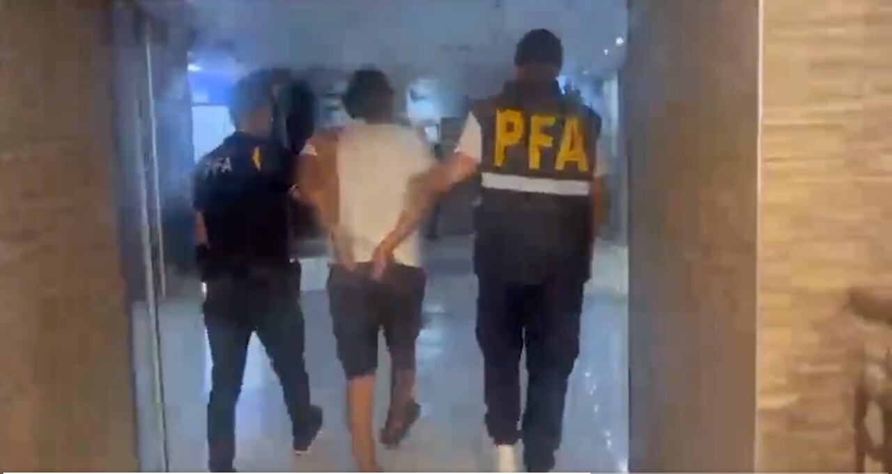 Las autoridades del país latinoamericano, en una operación de la División de Delitos Constitucionales en la provincia de Buenos Aires, han detenido a un hombre de 48 años que ha quedado a disposición judicial bajo la acusación de "intimidación pública", informa la agencia de noticias argentina Télam.