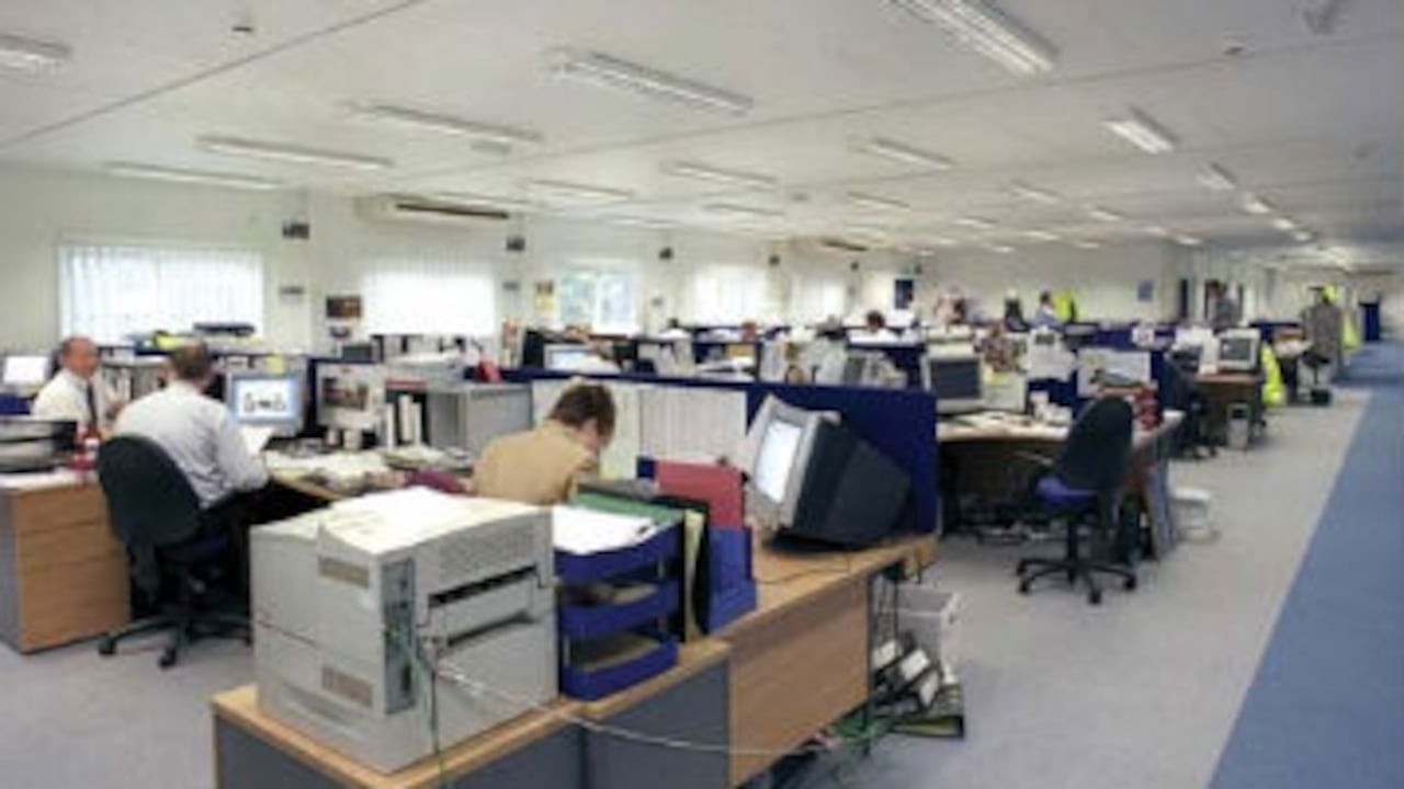 Las oficinas abiertas han acercado a los trabajadores.