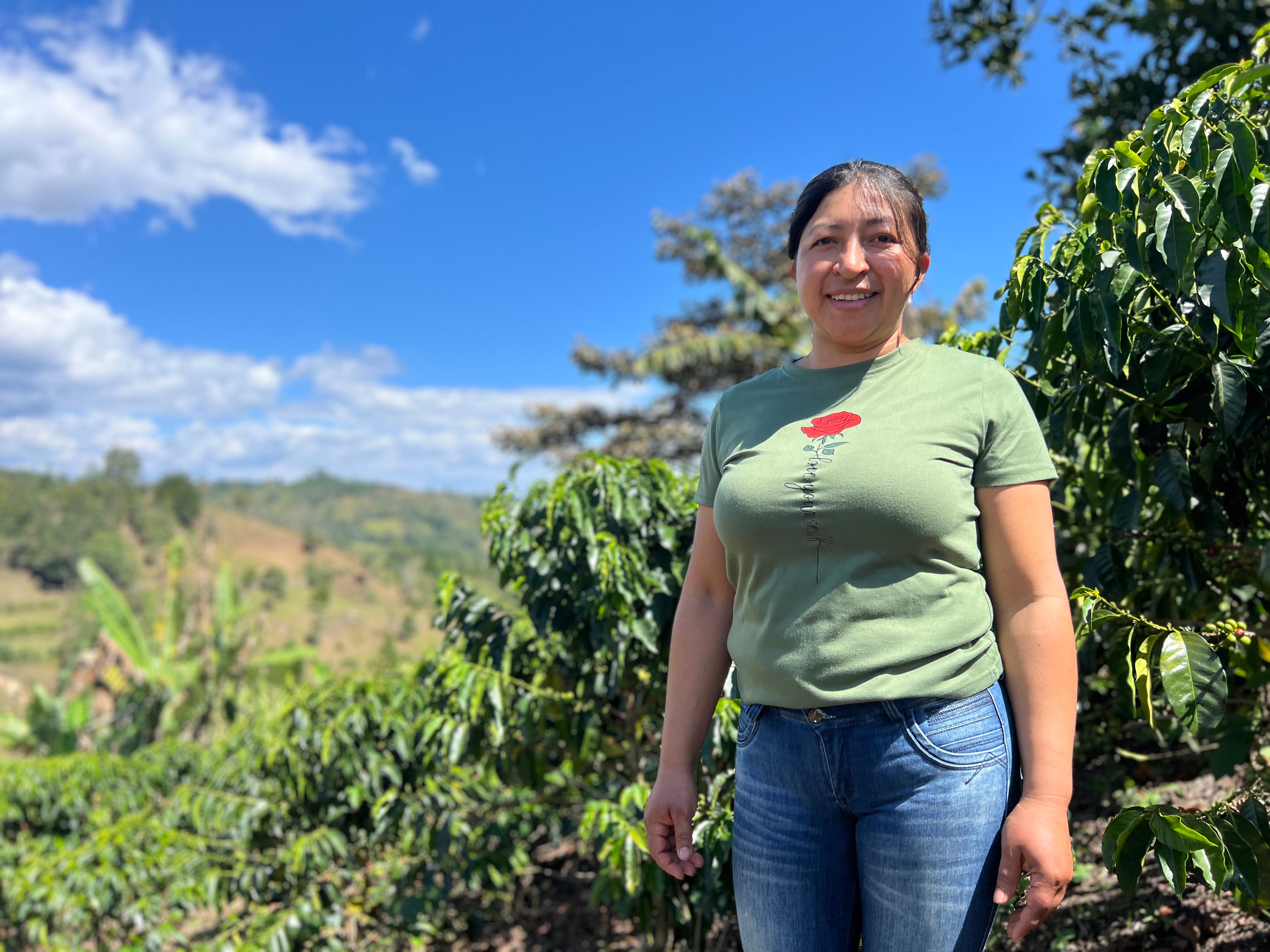 En la vereda Uribe, municipio de El Tambo, las manos de Yorladis Pino Cruz huelen a café recién tostado.