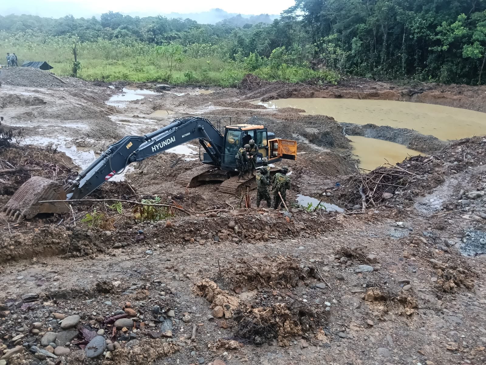 Mina de oro del ELN fue impactada en Chocó, según el Ejército