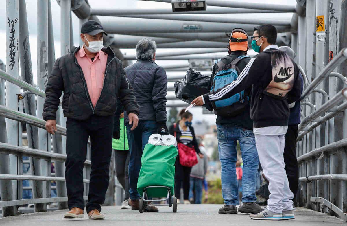 Así luce el puente peatonal Subazar, en Bogotá durante la cuarentena decretada por el Gobierno nacional.