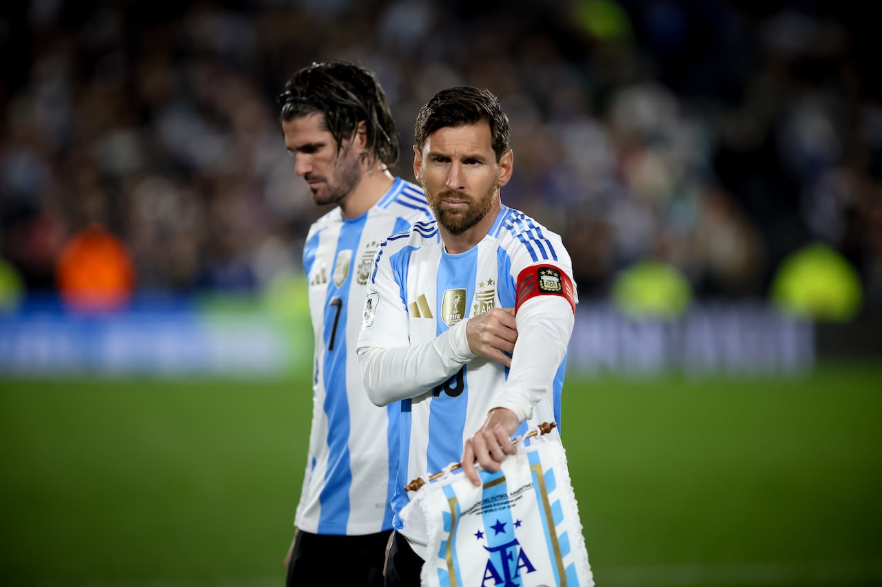 BUENOS AIRES, ARGENTINA - 2025/06/10: Lionel Messi of Argentina and Rodrigo De Paul of Argentina seen in action during the match between Argentina and Colombia as part of 2026 FIFA World Cup Qualifiers at Mas Monumental Stadium. Final score: Argentina 1 - 1 Colombia. (Photo by Roberto Tuero/SOPA Images/LightRocket via Getty Images)