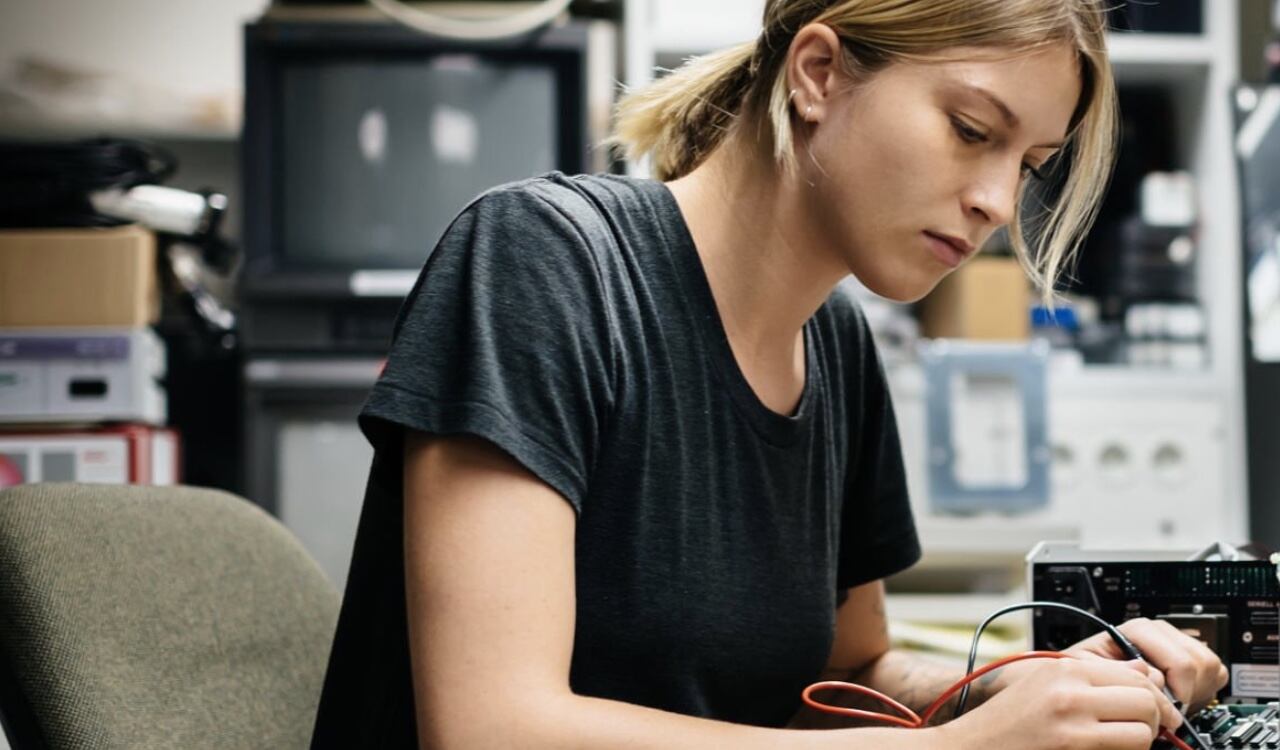 Electricista es otra de las profesiones que buscan en Alemania