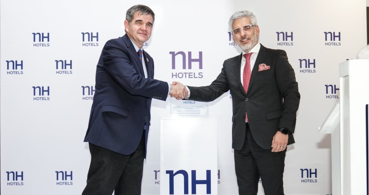 El embajador de España en Colombia, Joaquín María de Arístegui, y el director para Colombia y Ecuador de NH Hotel Group, Óscar Restrepo.