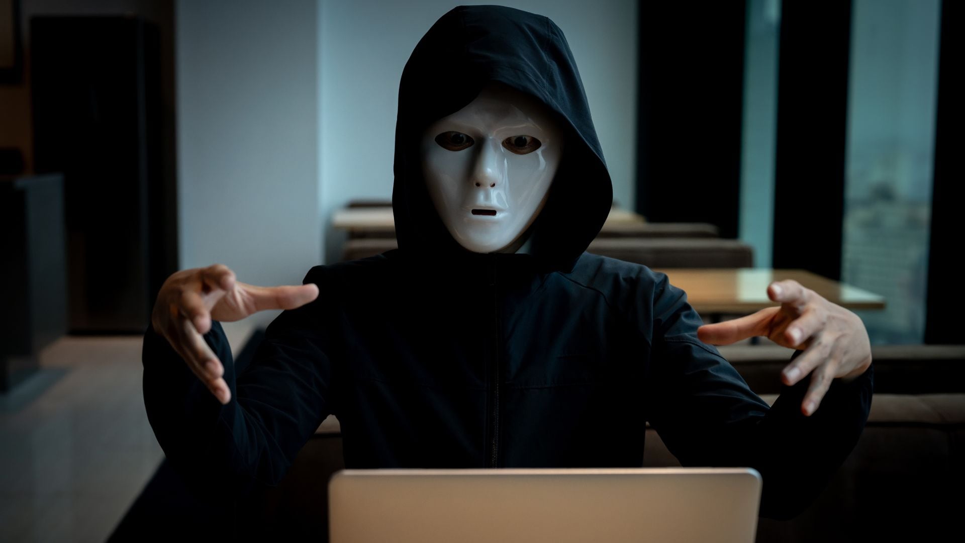 A pesar de sus beneficios, el avance tecnológico también ha facilitado nuevas formas de ciberdelincuencia.