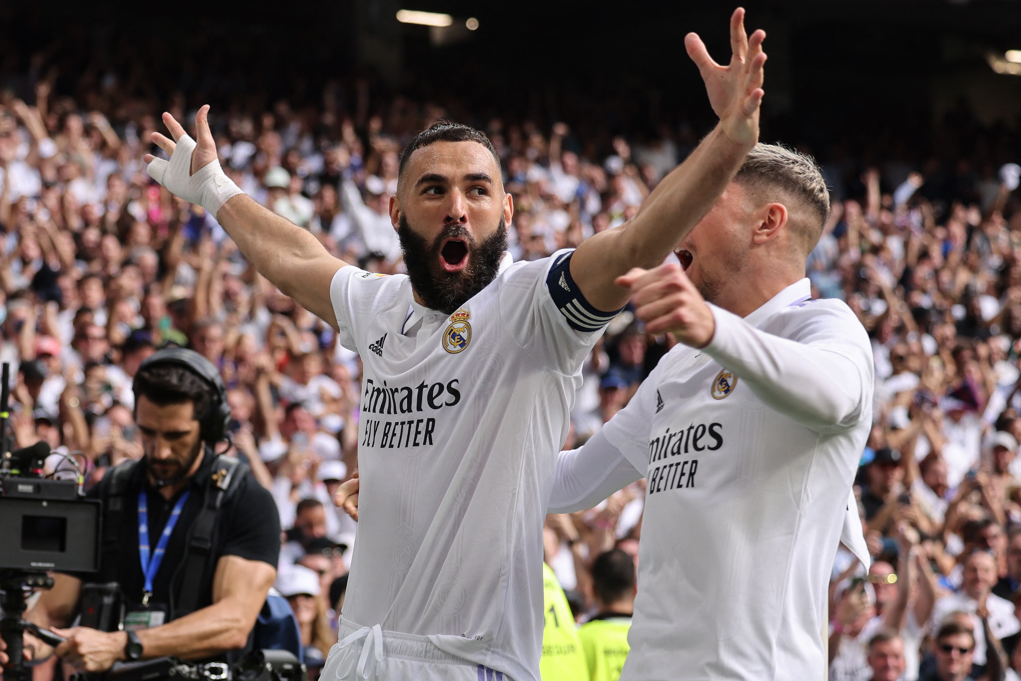 Karim Benzema celebrando un gol frente el Barcelona.