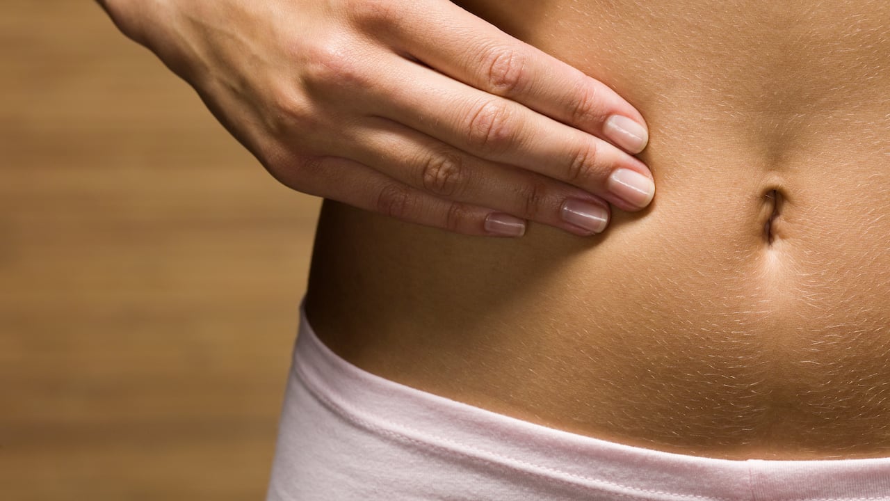 Los ejercicios abdominales ayudan a fortalecer esa área del cuerpo.