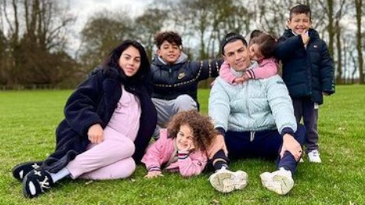 Cristiano Ronaldo siempre comparte imágenes con su familia y asegura que es lo más importante de su vida.