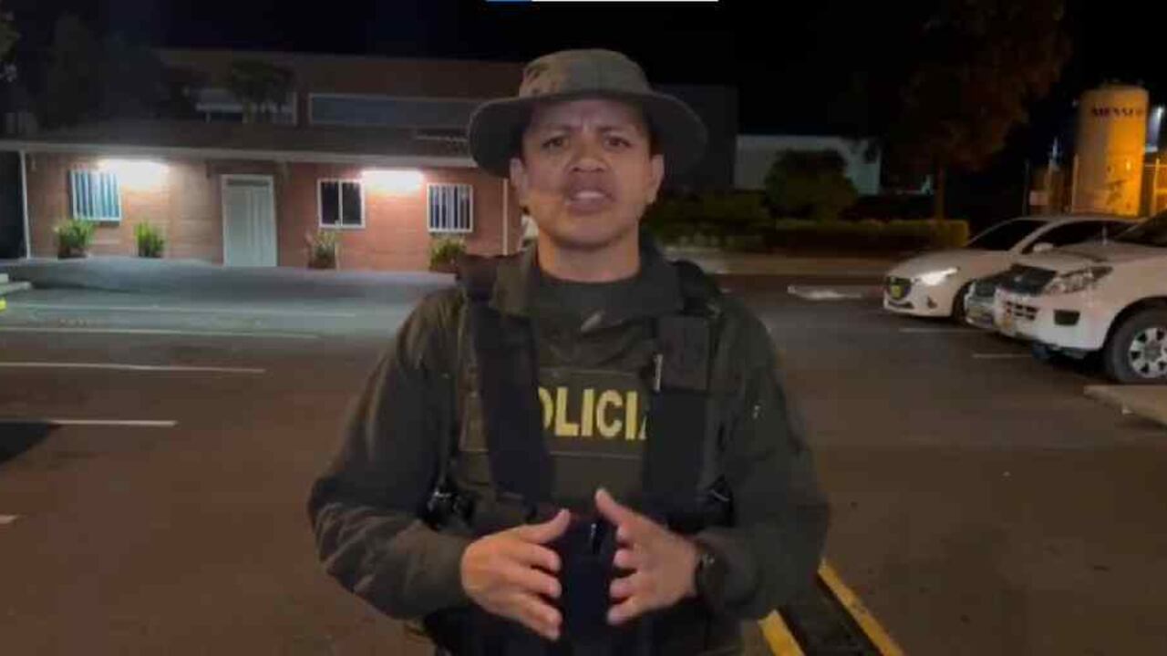 Coronel William Zubieta, comandante de Departamento de Polícia Urabá, anuncia recompensa por autores de atentado a patrulla.