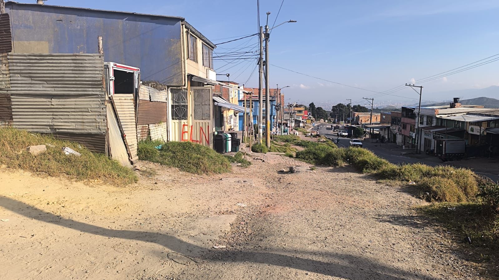 Grafitis del ELN en Mochuelo, en Ciudad Bolívar