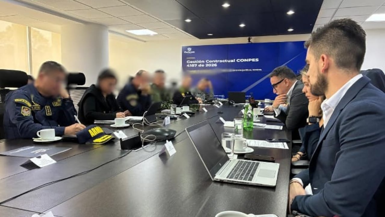 El procurador Marcio Melgosa, delegado para la Vigilancia de la Función Pública, lideró la visita al Ministerio de Defensa.