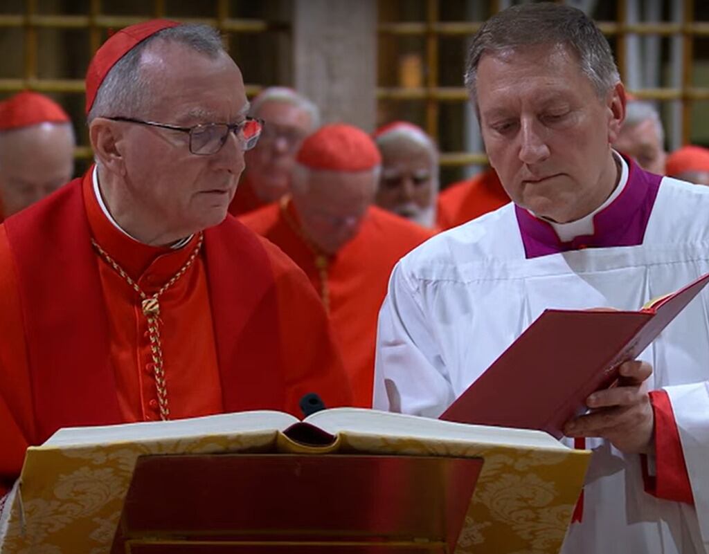 Pietro Parolin en el cónclave en la Capilla Sixtina