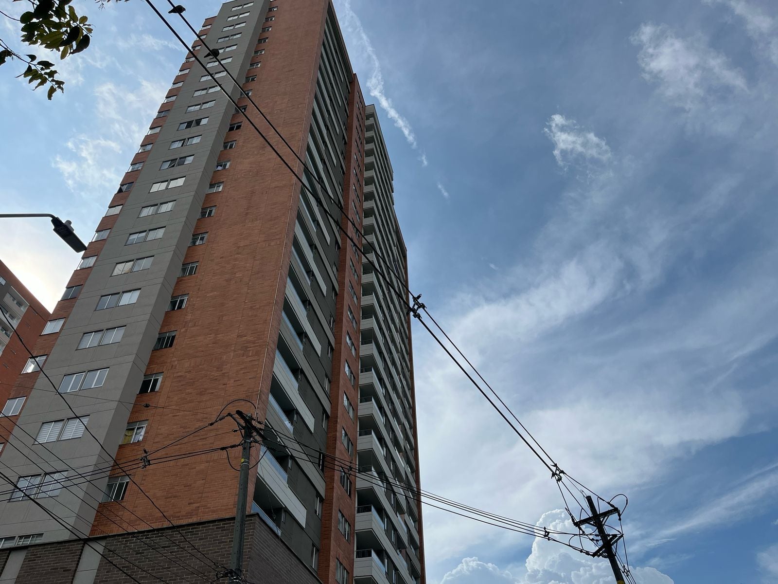 Esta es la torre residencial, donde se registró el hecho.