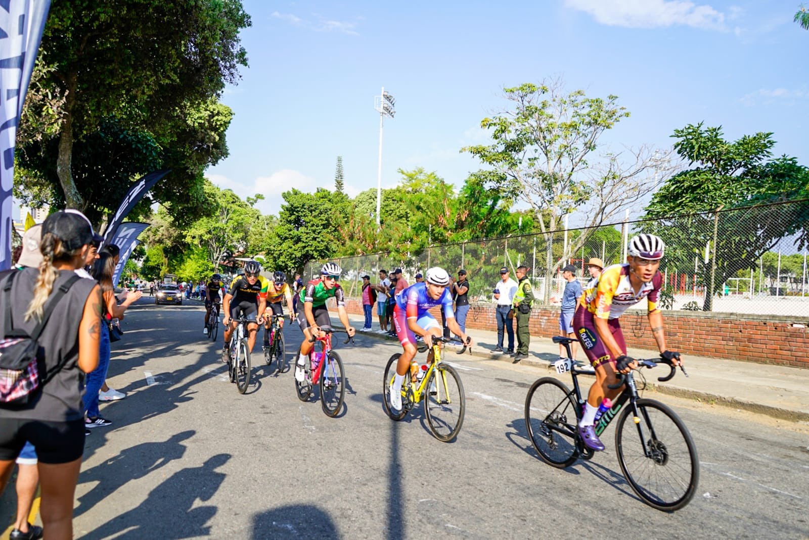 Prueba élite masculina en los Nacionales de Ruta 2023. Foto: Twitter Alcaldía de Bucaramanga (@AlcaldiaBGA).