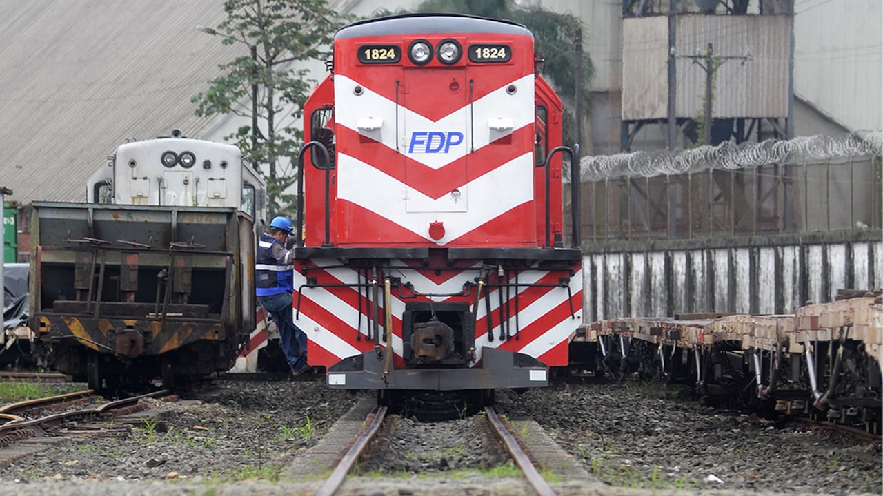 El Gobierno nacional ha suscrito contratos por más de 220.000 millones de pesos, que generarán inversiones cercanas a los 40 billones.
de pesos en cinco proyectos férreos
estratégicos.