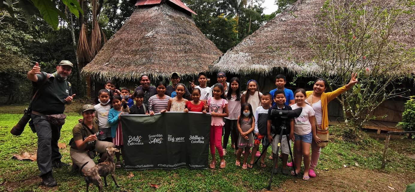 Guardián de las aves es un proyecto con el que la pareja busca promover el amor y cuidado por las aves entre los niños y jóvenes del país.