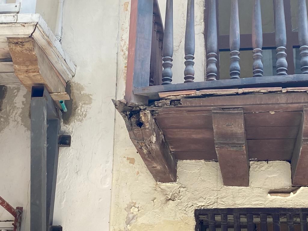 Balcón en riesgo en Universidad de Cartagena