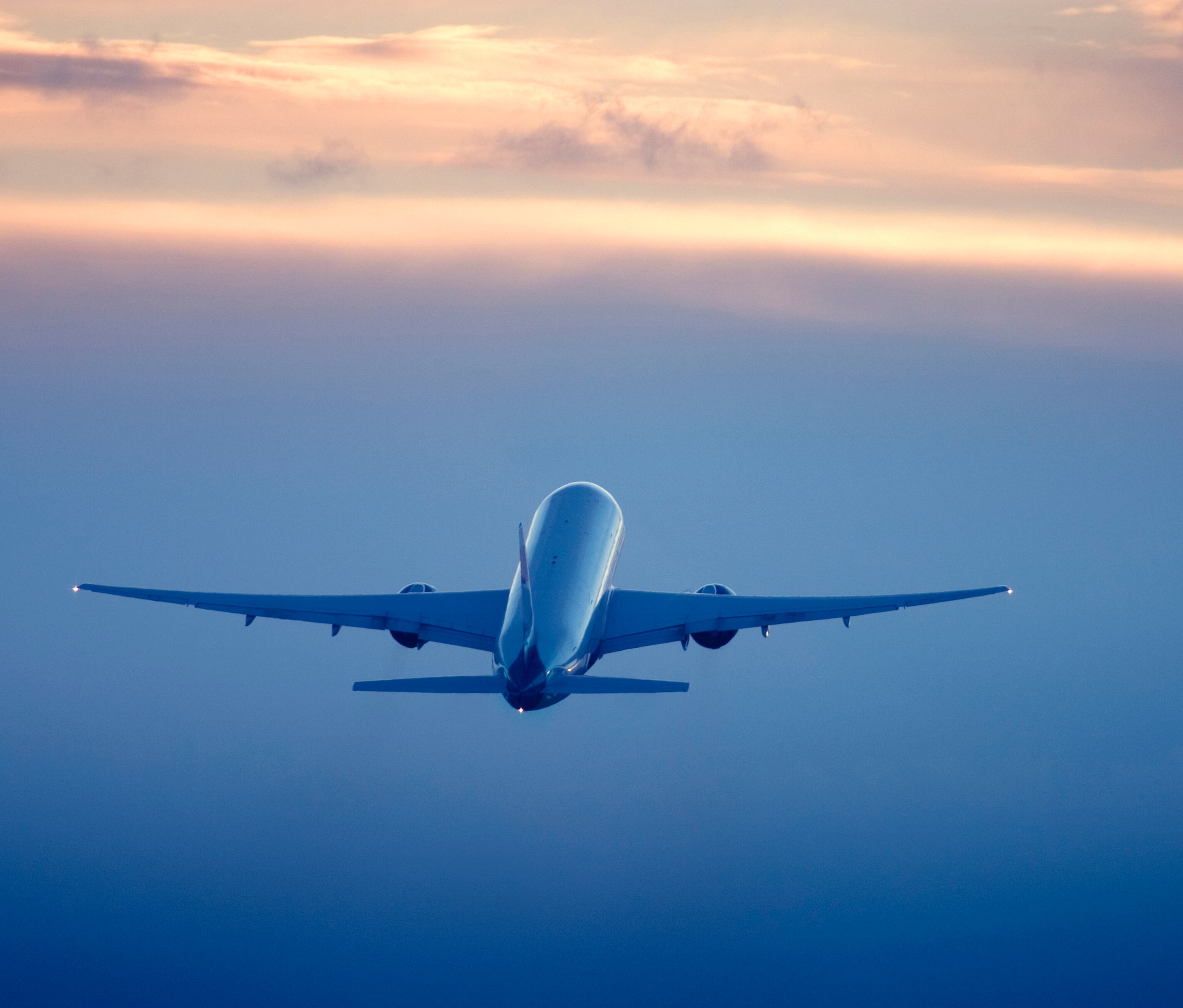 Detienen a hombre que intentó desviar un vuelo de México a EE.UU y revelan los presuntos motivos de su peligrosa maniobra