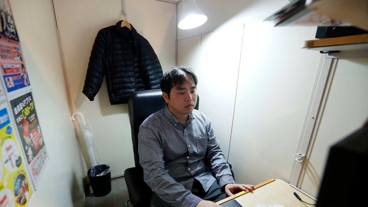 El colombiano contó la realidad que hay detrás de estos sitios que son muy populares en Japón.