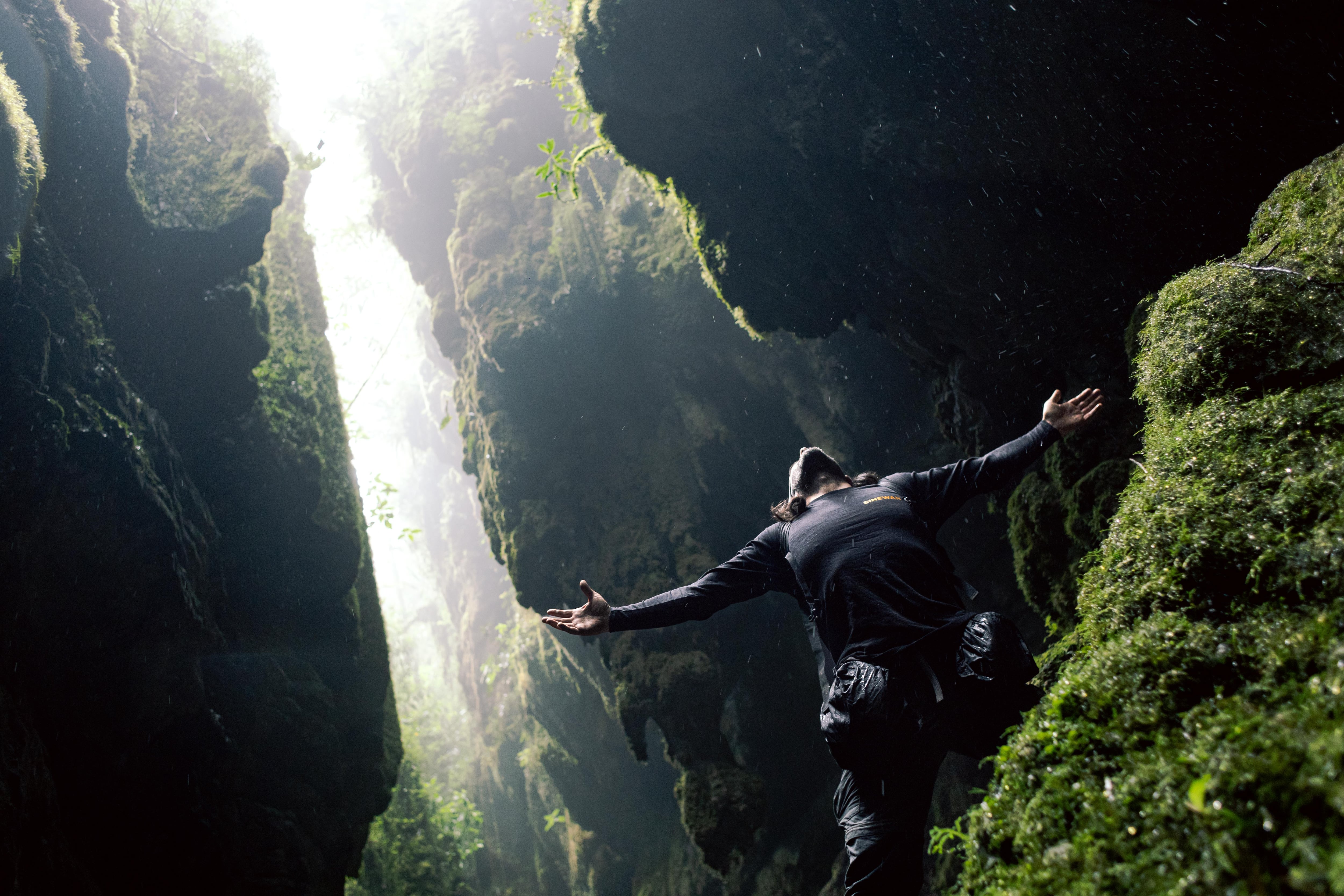 El  parecido del bosque está en la sensación de inmersión en un mundo casi mágico que ofrece a sus visitantes.