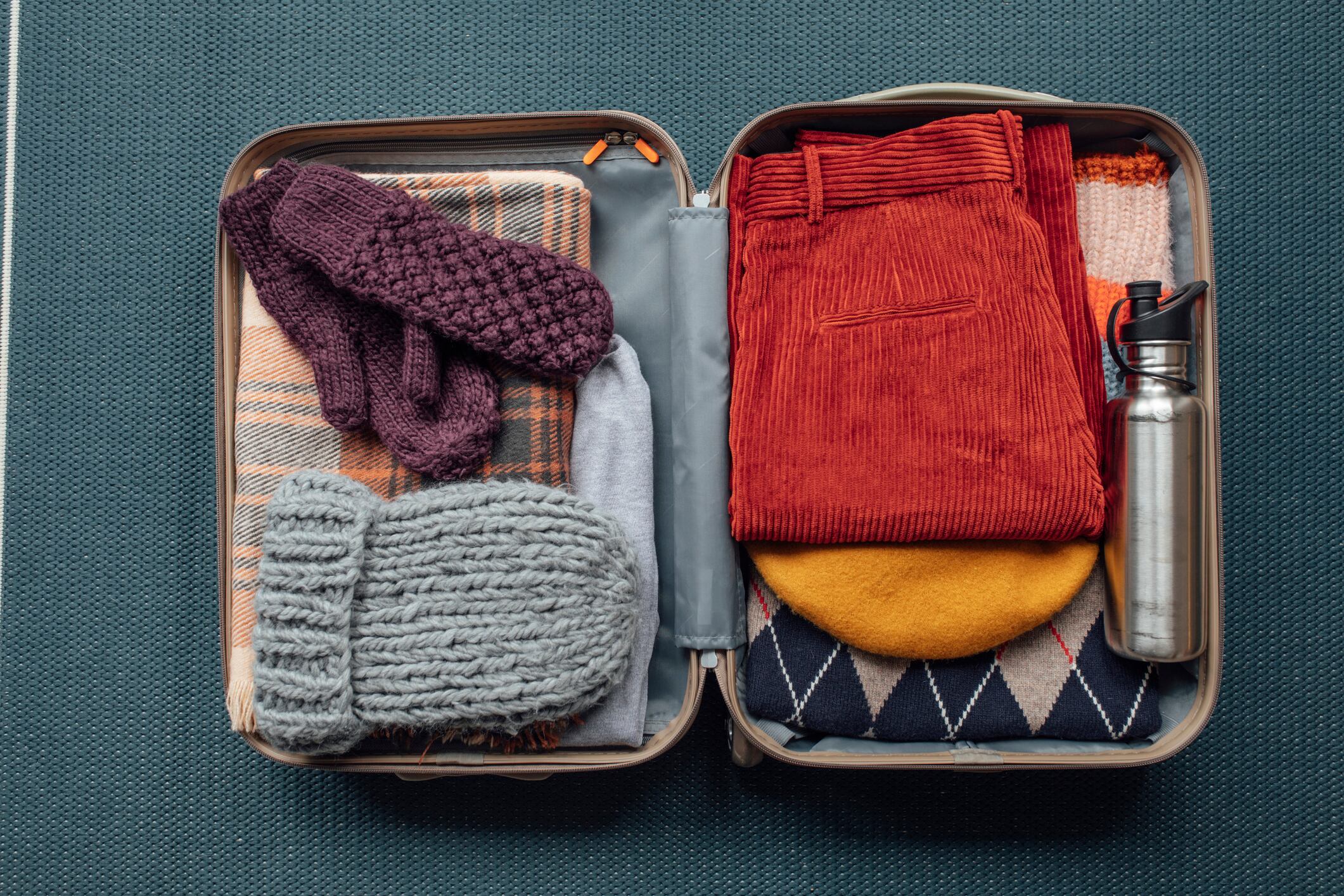 Maleta con ropa de invierno