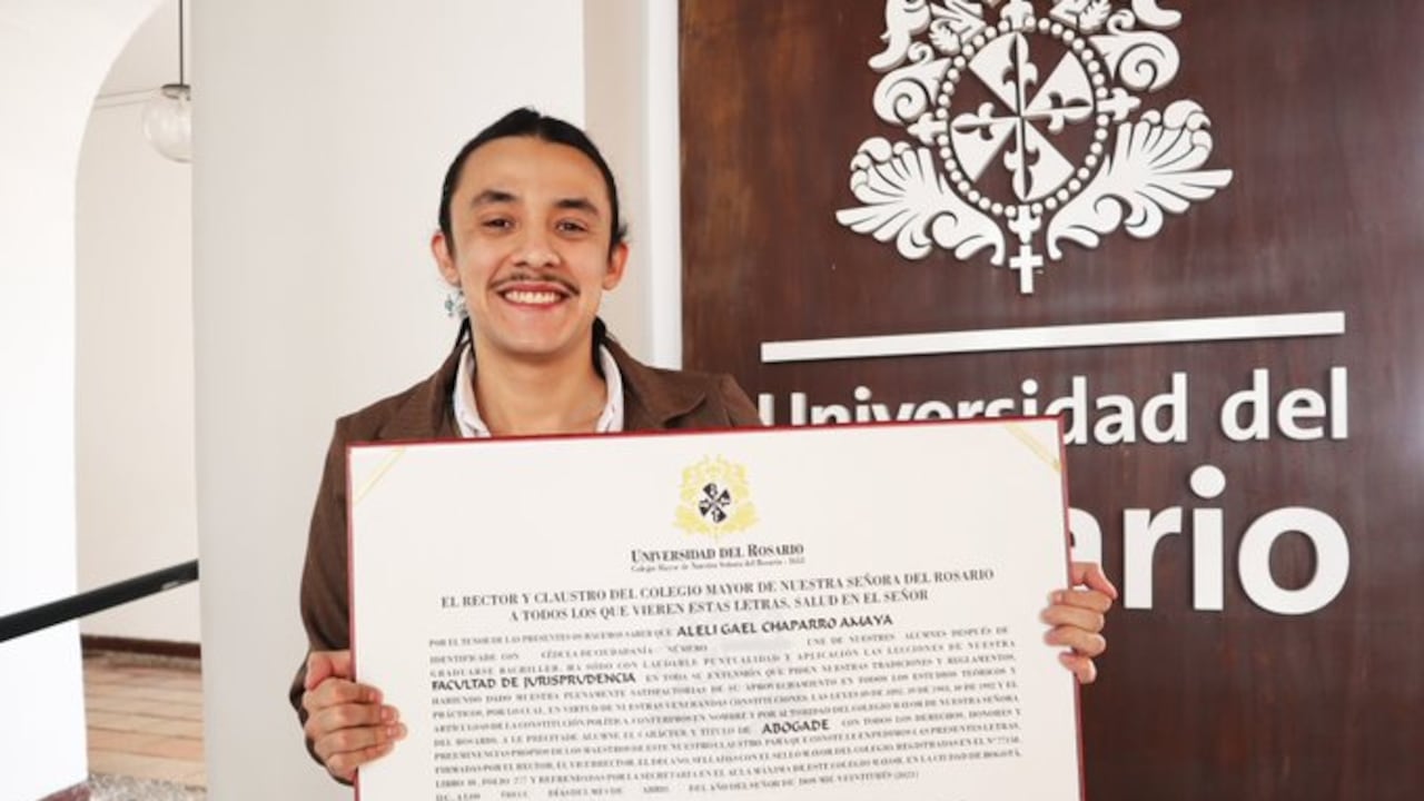 Abogade, persona no binaria.