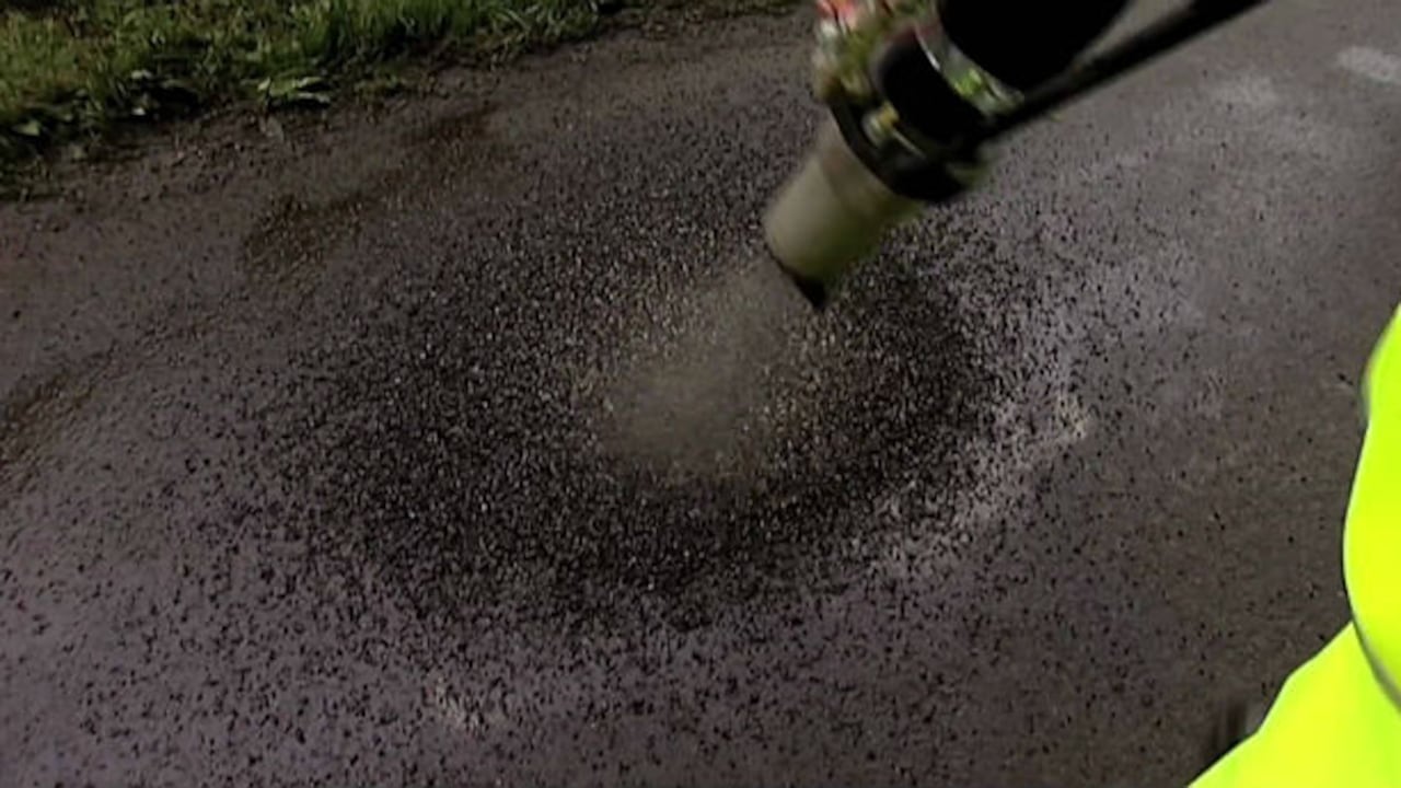 Esos 365 huecos equivalen a 85,5 metros cúbicos de mezcla asfáltica aplicada.