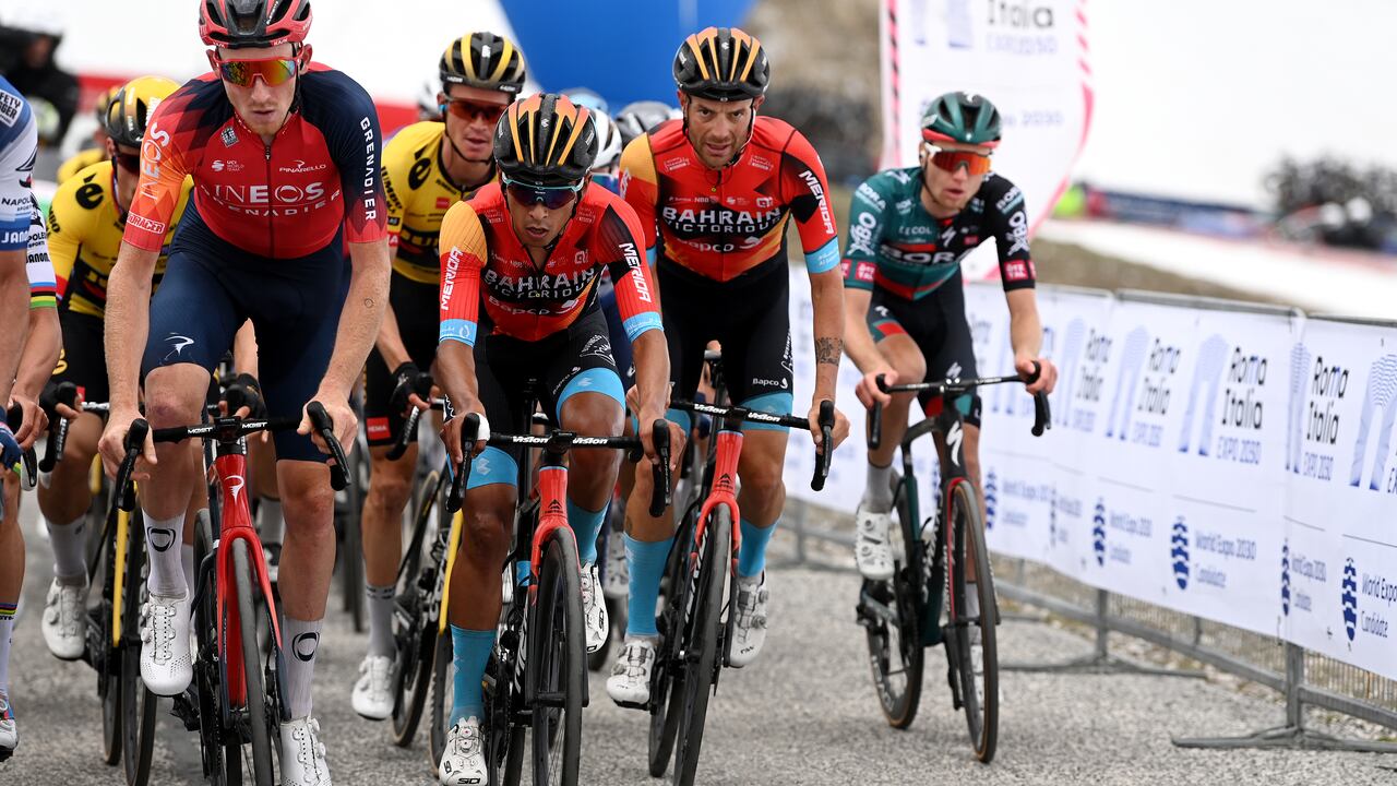 Santiago Buitrago aprovechó los retiros y los cortes en el pelotón.